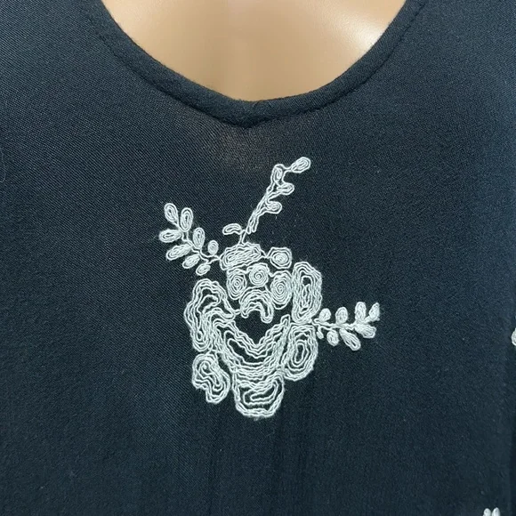 Free People Black mini dress with white embroidered rosette’s open back size M - Picture 2 of 14